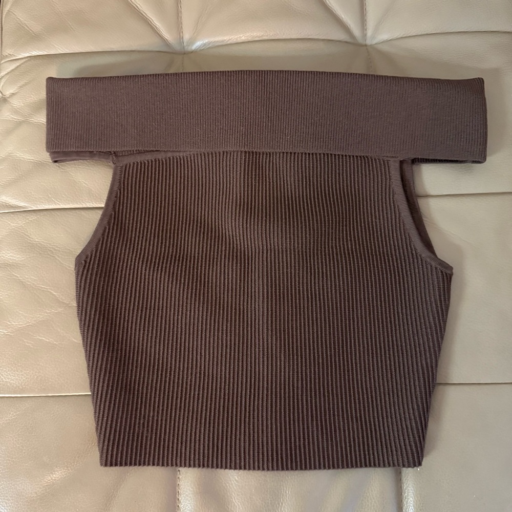 Aritzia Babaton Off-Shoulder Top